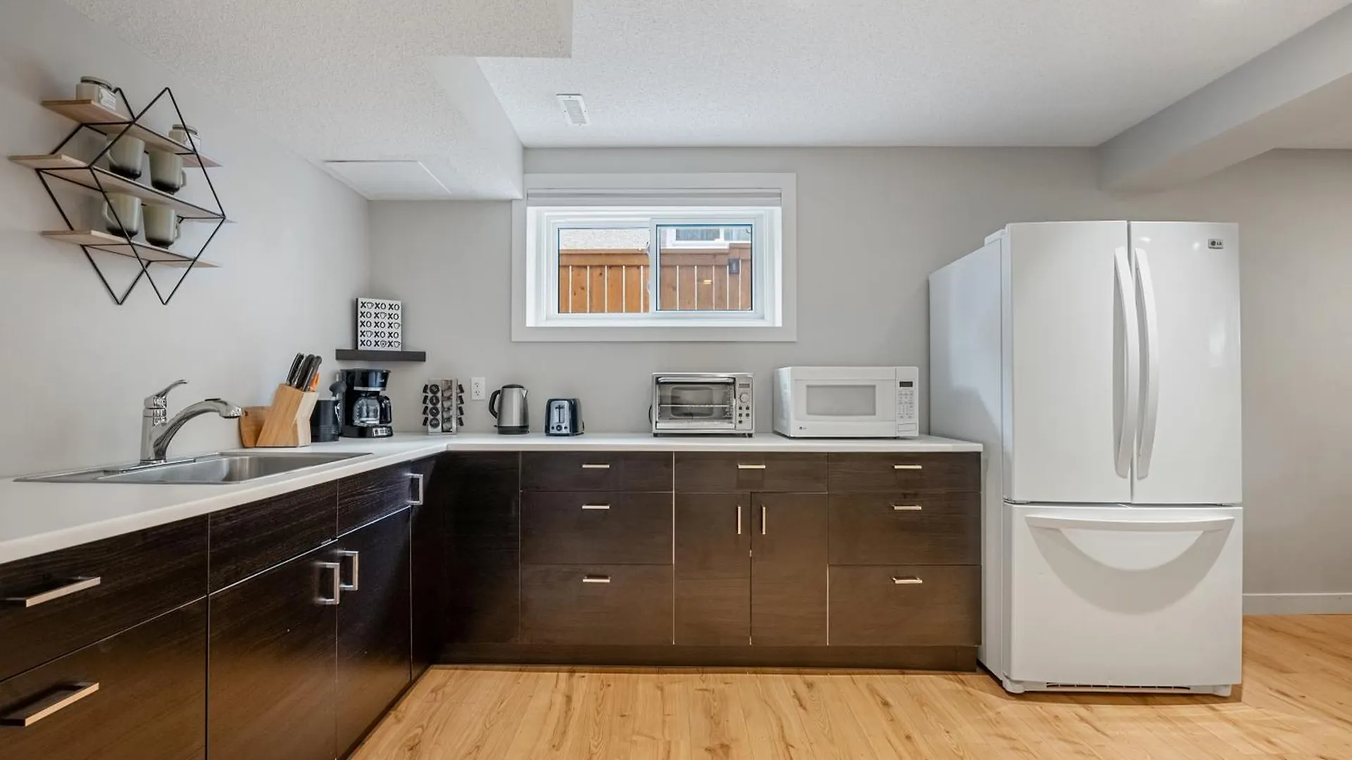 Apartment Cozy And Welcoming 2Br Basement Suite In The Heart Of YYC