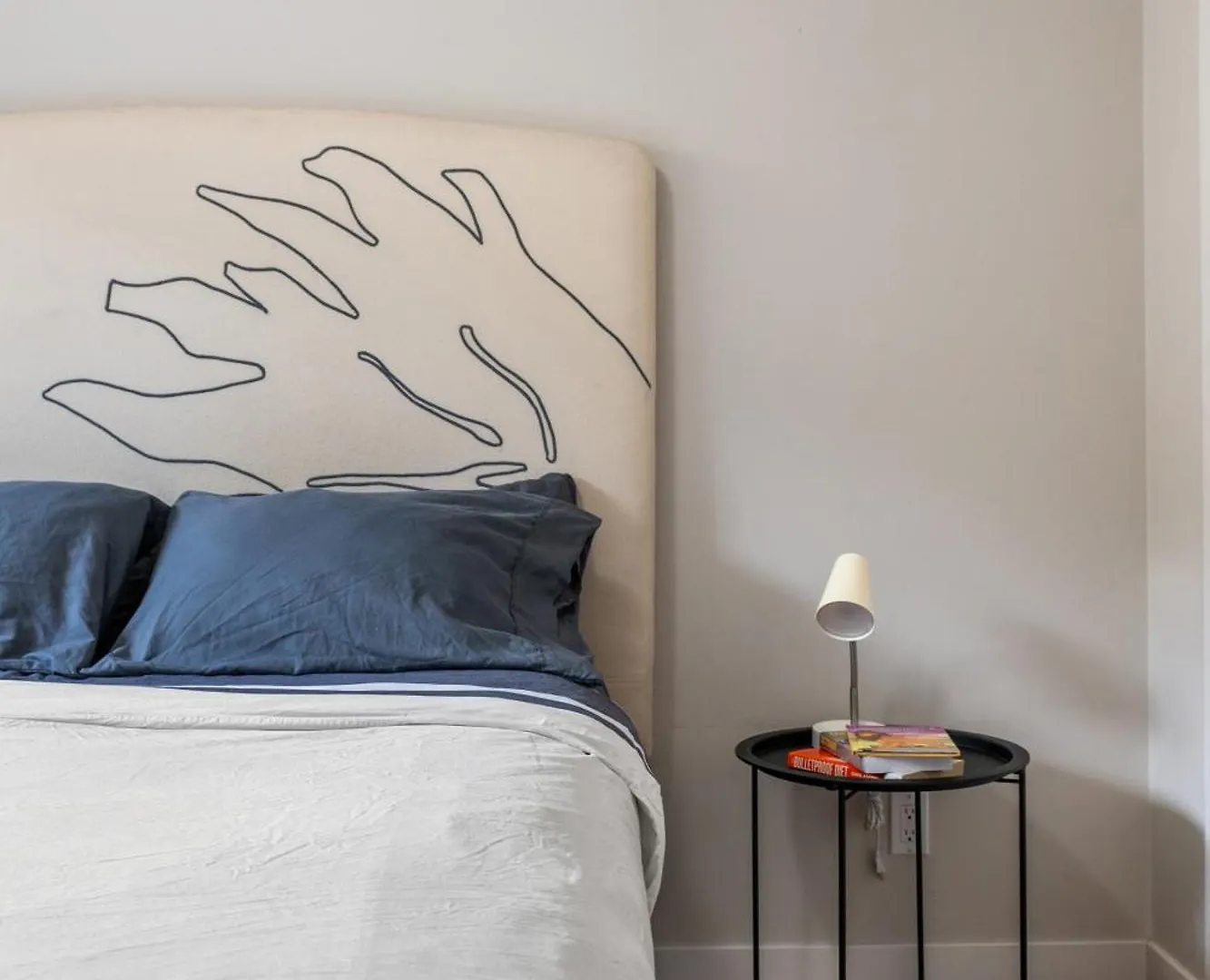 Cozy And Welcoming 2Br Basement Suite In The Heart Of YYC Apartment